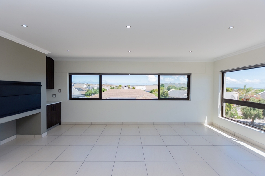 5 Bedroom Property for Sale in Country Club Western Cape